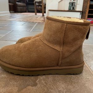 Mini Uggs Chestnut Size 9